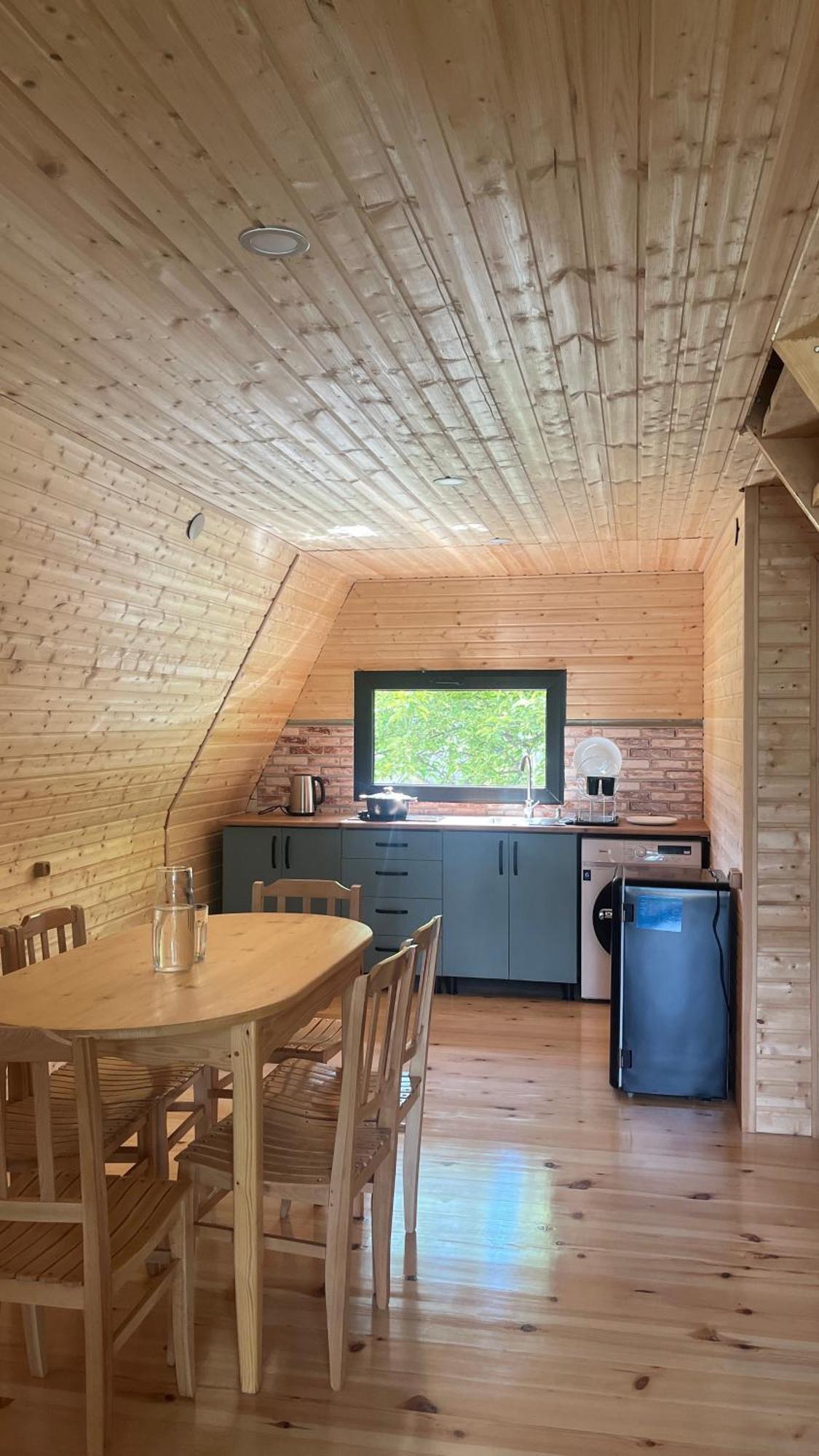 Garden House 메스티아 외부 사진