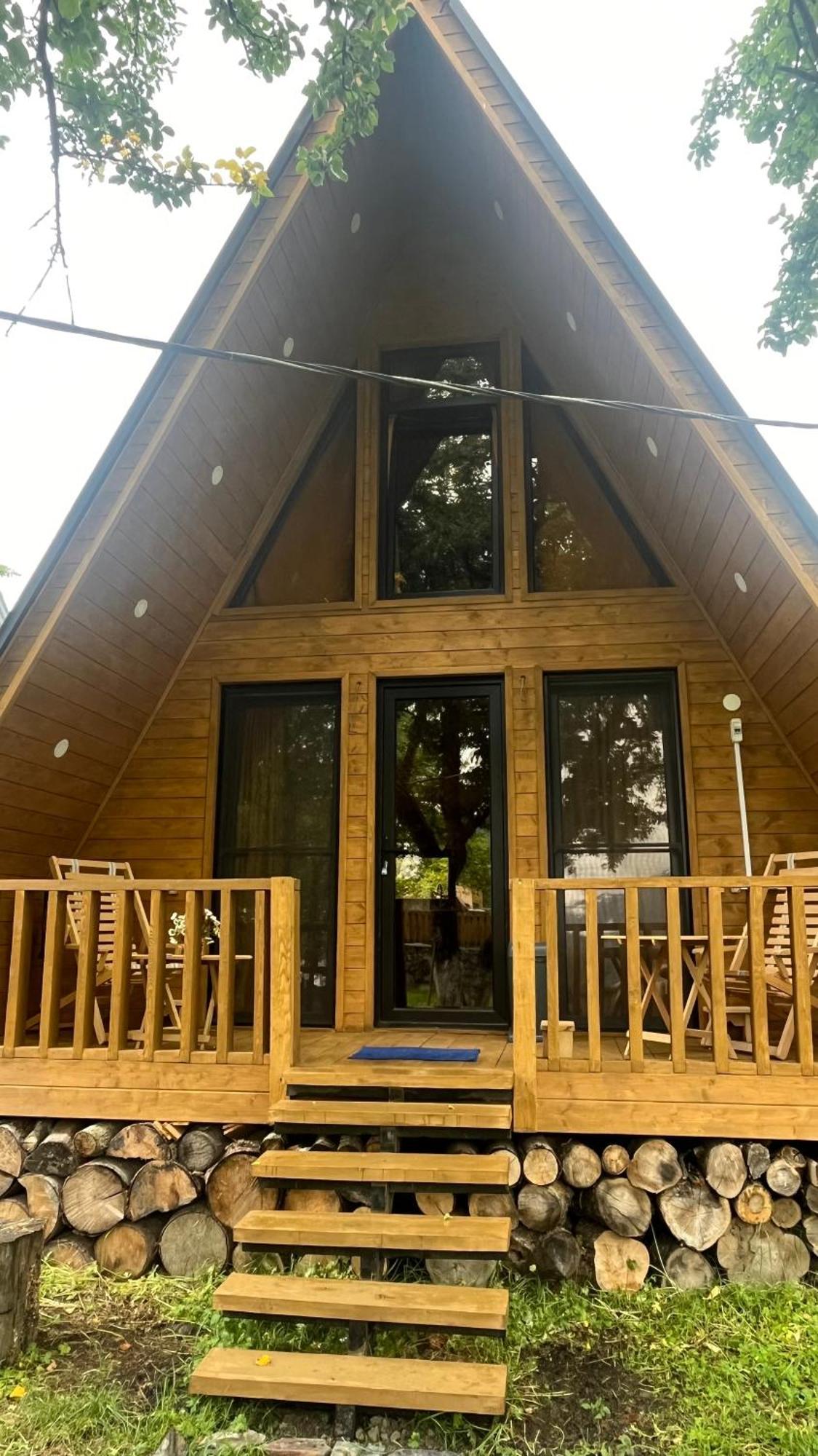 Garden House 메스티아 외부 사진