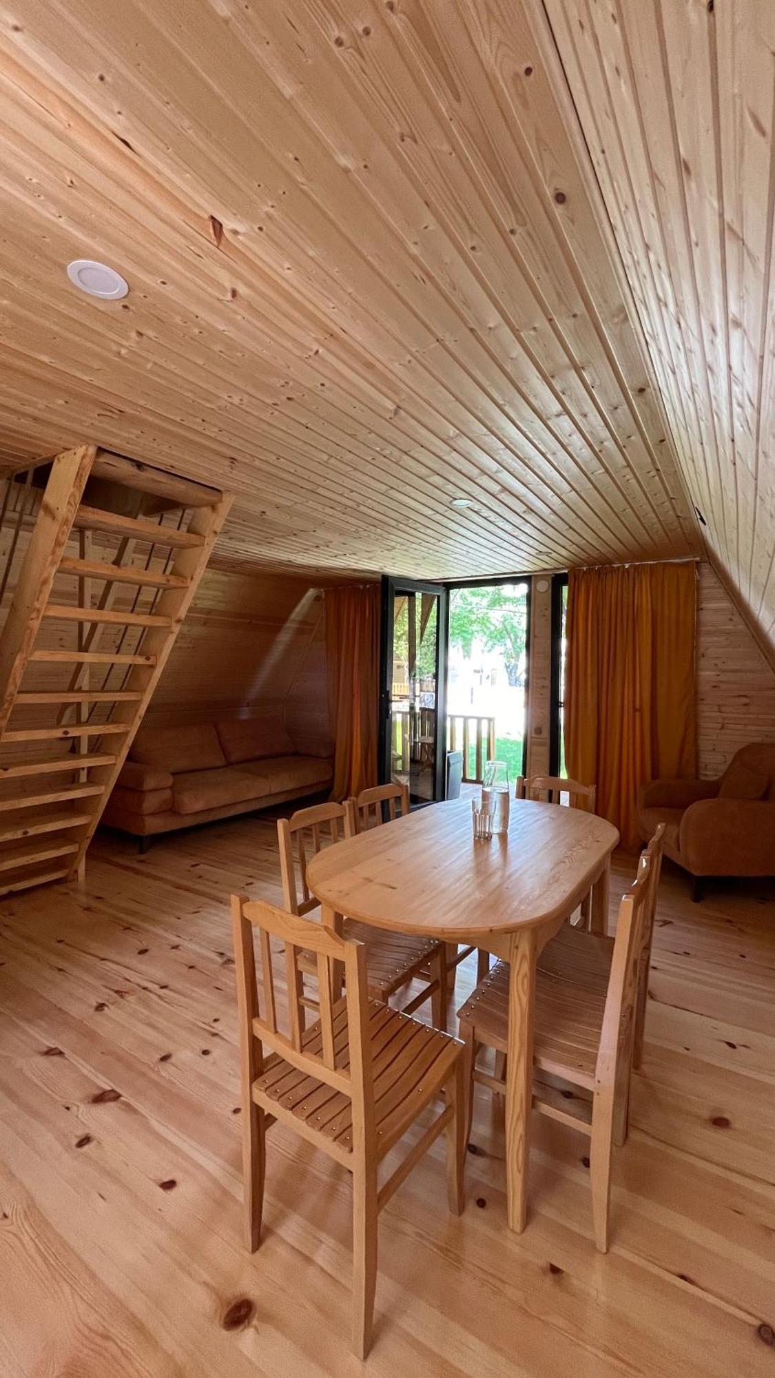 Garden House 메스티아 외부 사진